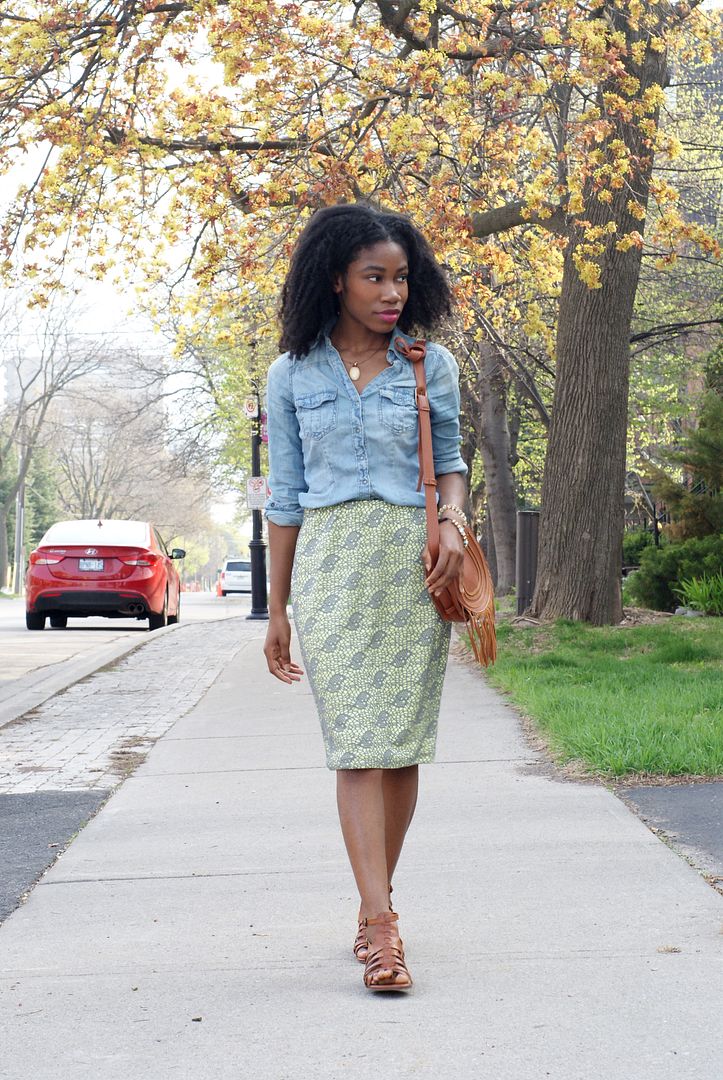 what to wear with a patterned skirt
